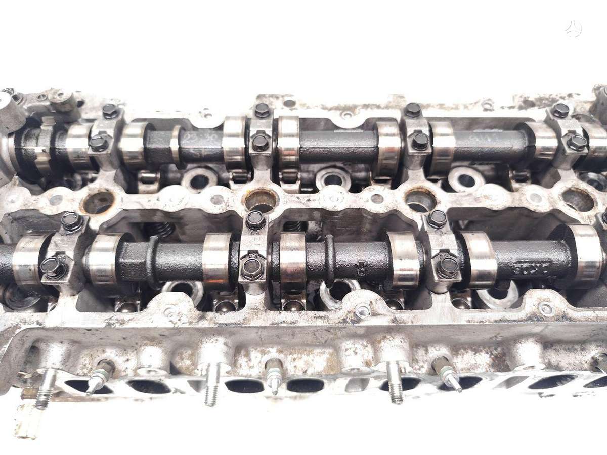 Toyota Hilux cylinder head