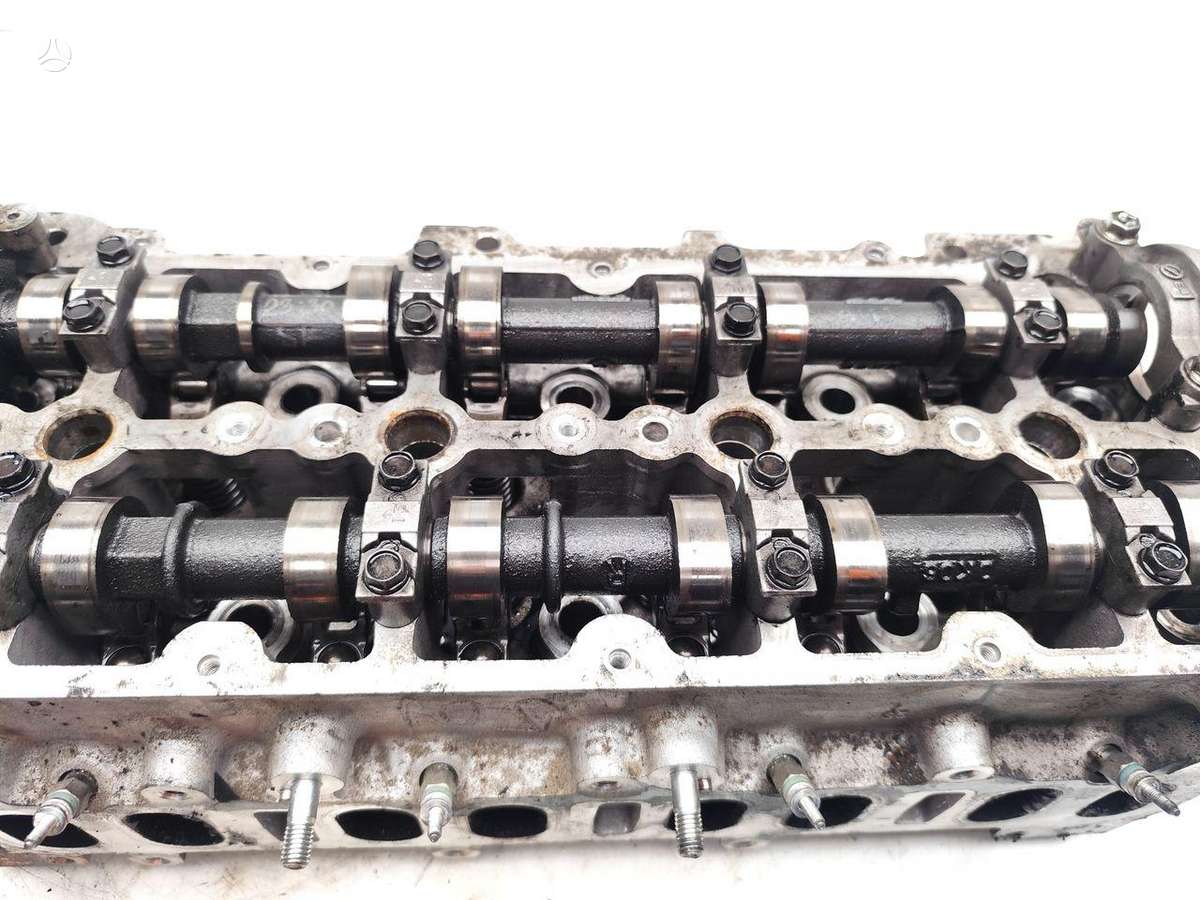 Toyota Hilux cylinder head