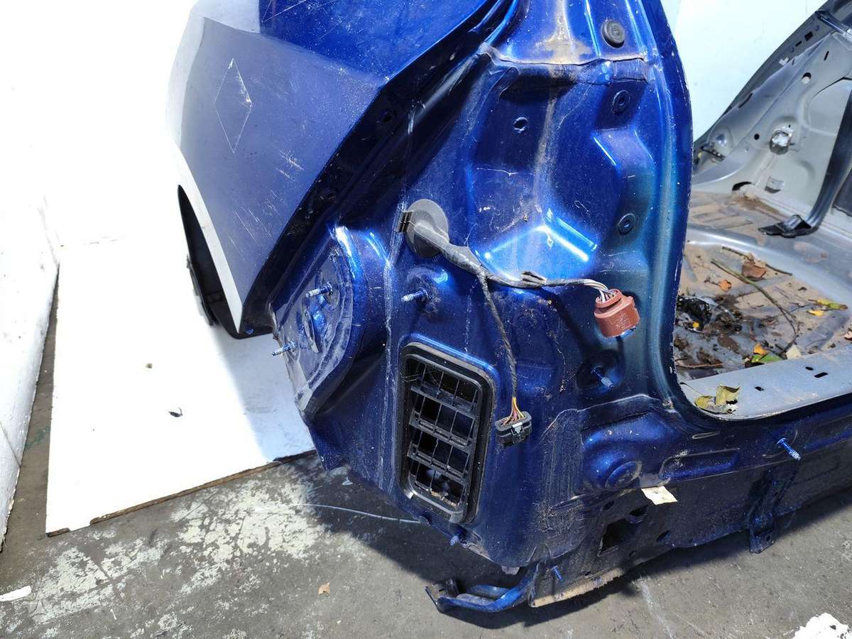 Volkswagen Golf hood (front, rear)