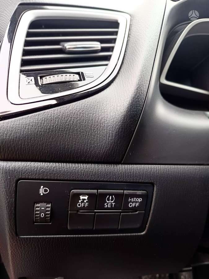 Mazda 3, 2.0 l., Хэтчбек