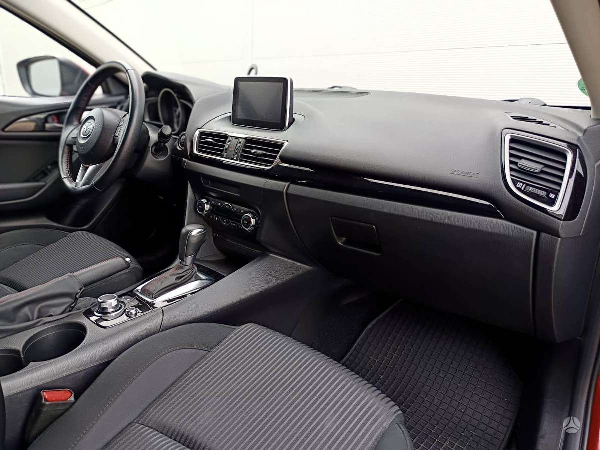 Mazda 3, 2.0 l., Хэтчбек