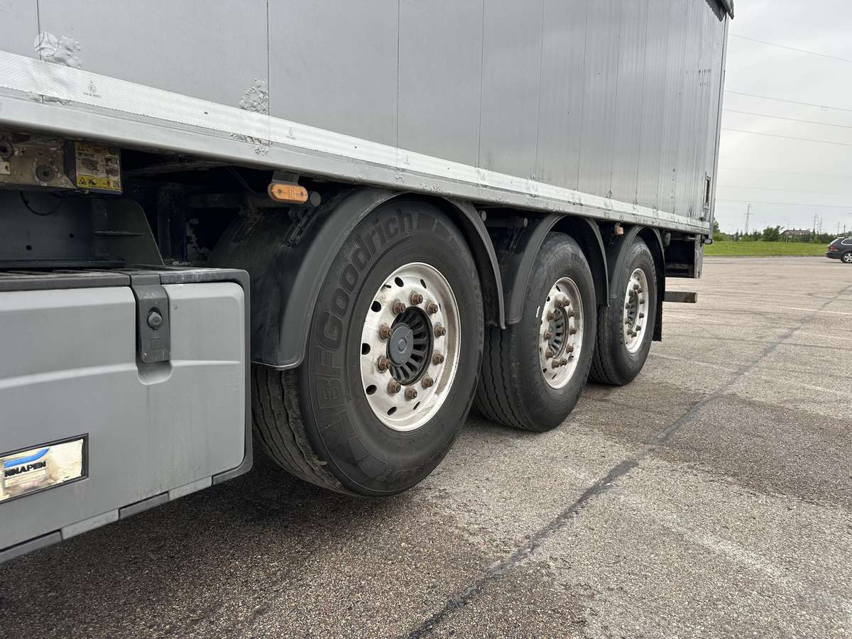 Knapen, with moving floor