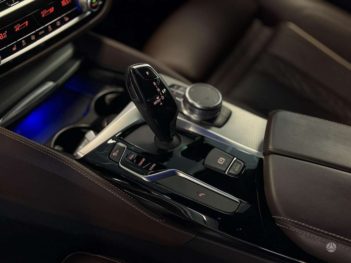 BMW 520, 2.0 l., Седан