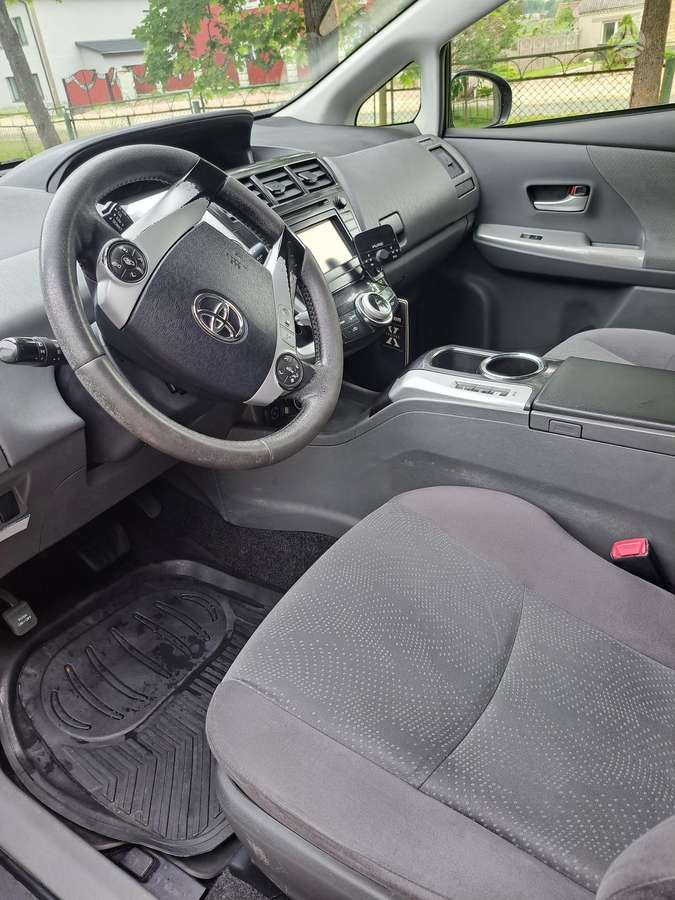 Toyota Prius+ - 10