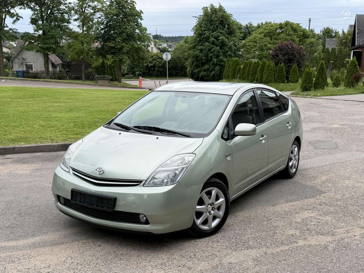 Toyota Prius - 3