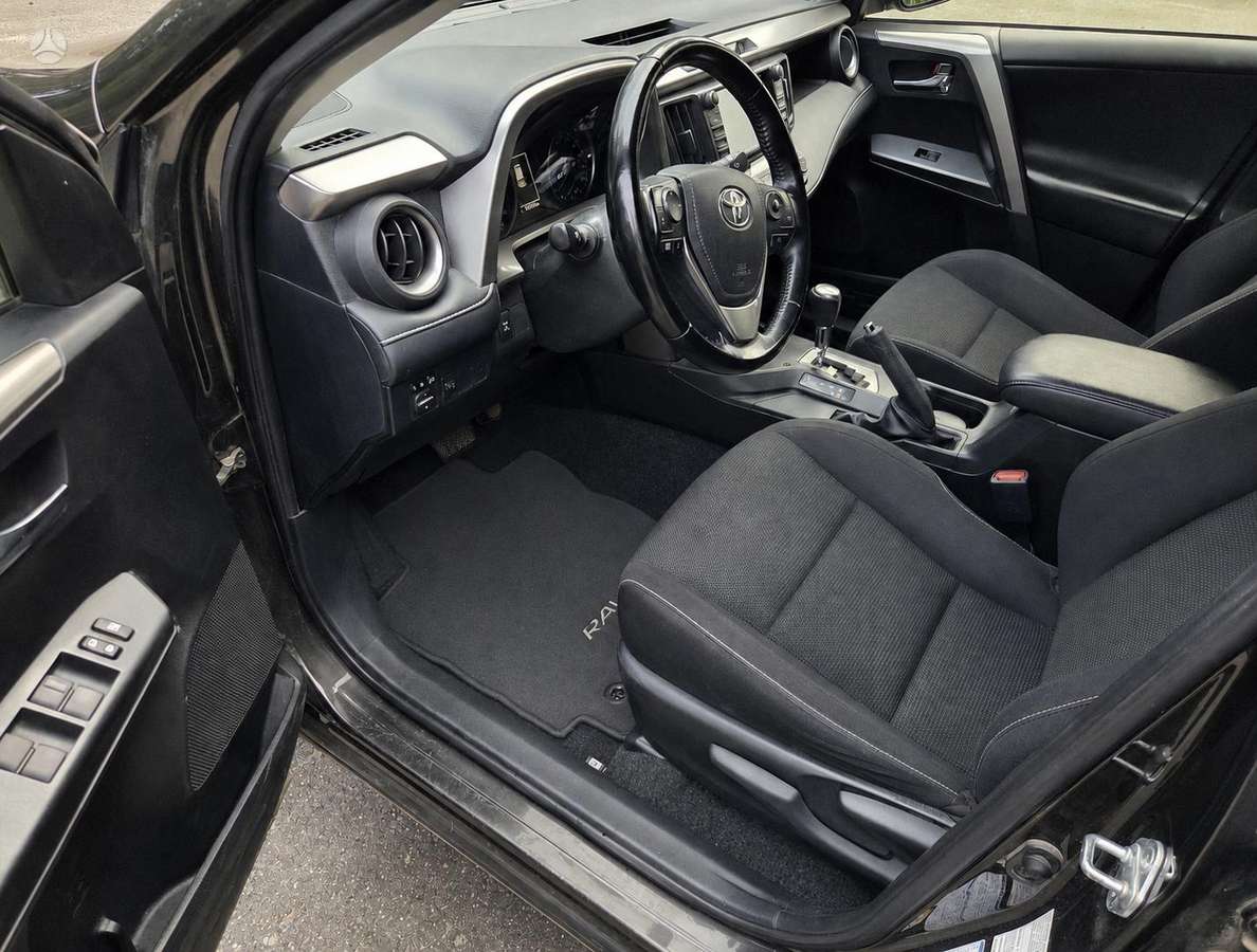 Toyota RAV4 - 8