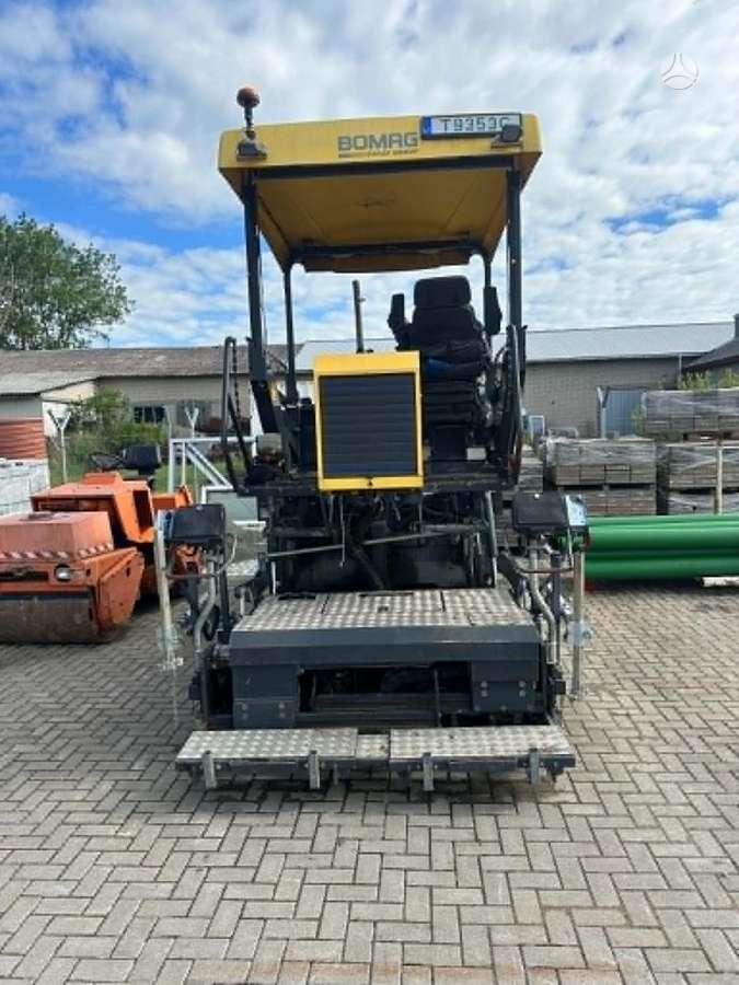 Bomag BF 300CC, kelių tiesimo mašinos