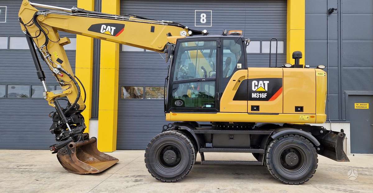 Caterpillar M316F, ekskavatoriai