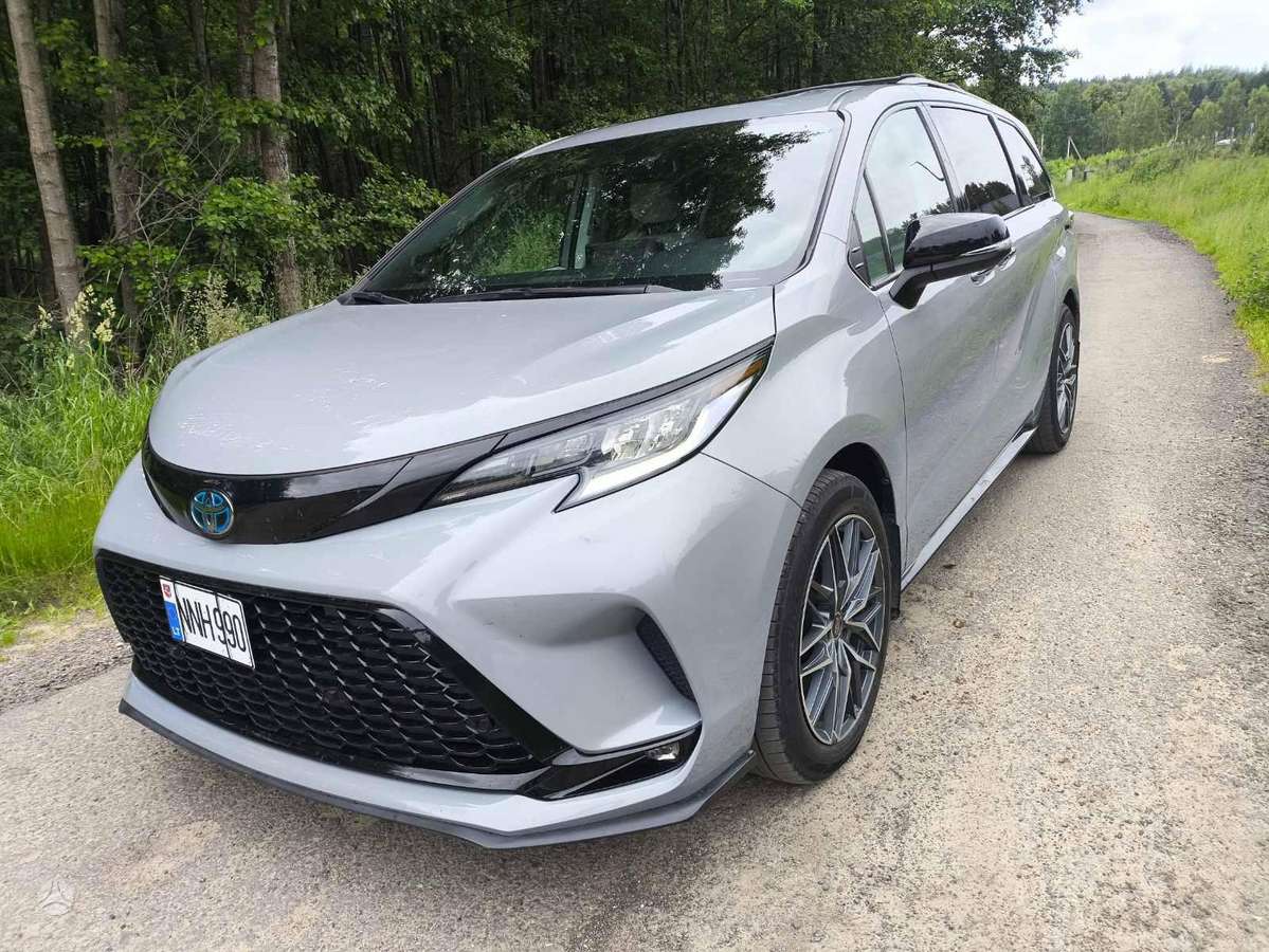 Toyota Sienna - 2