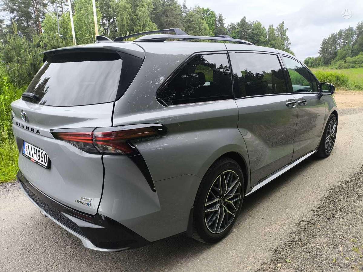 Toyota Sienna - 6
