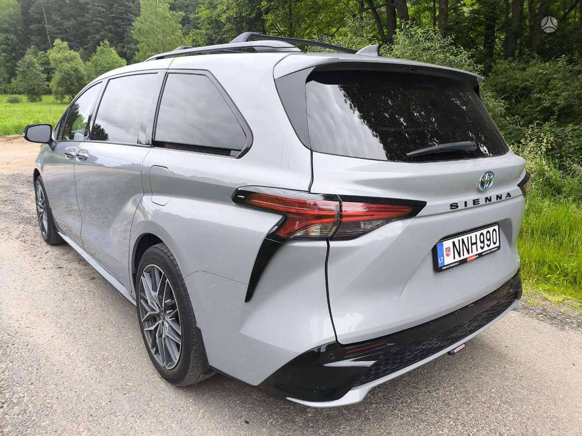 Toyota Sienna - 8