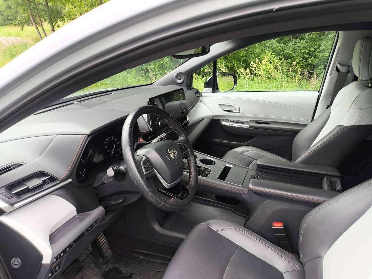 Toyota Sienna - 9