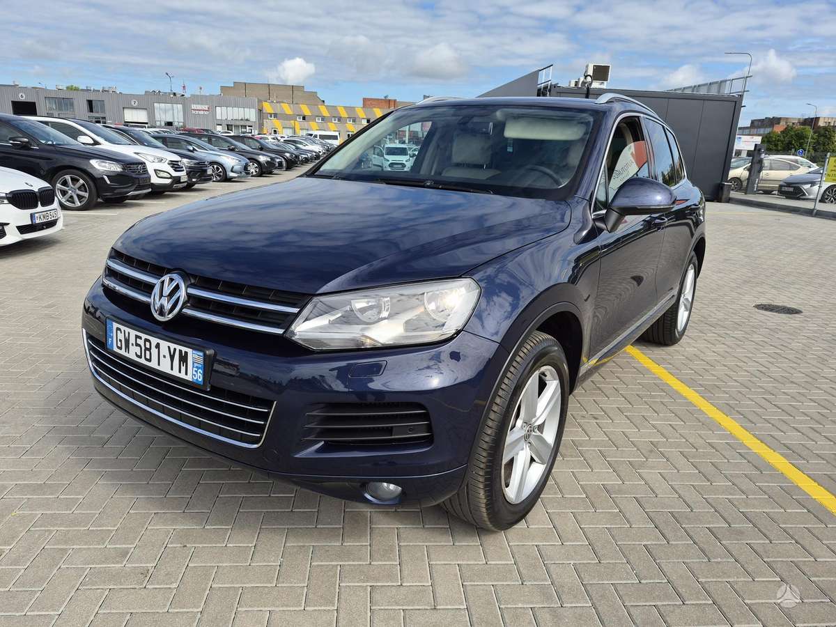 Volkswagen Touareg - 1
