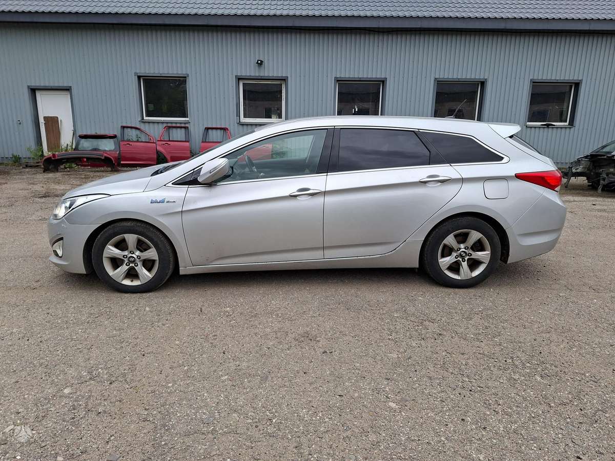 Hyundai i40 dalimis. Engine code d4fd color code n3s
