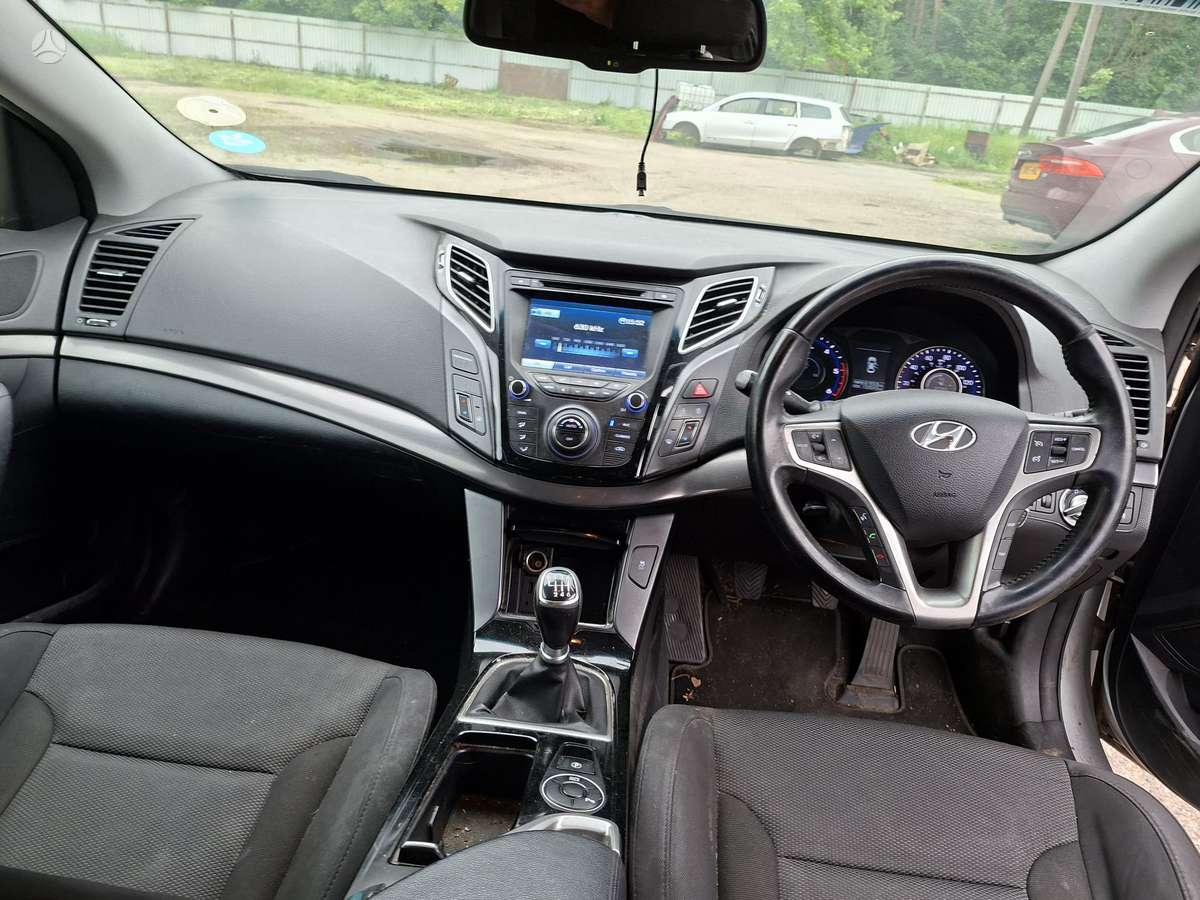 Hyundai i40 dalimis. Engine code d4fd color code n3s