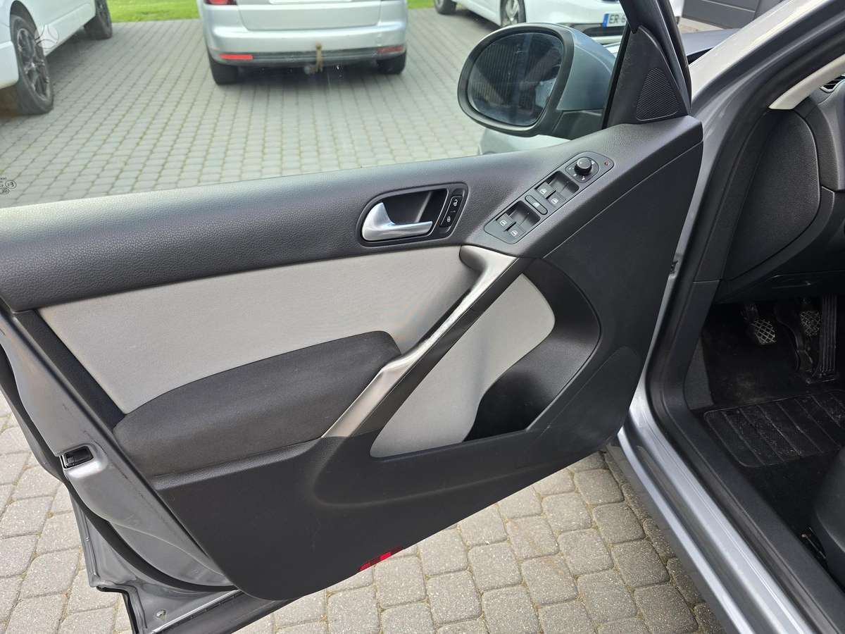 Volkswagen Tiguan - 10