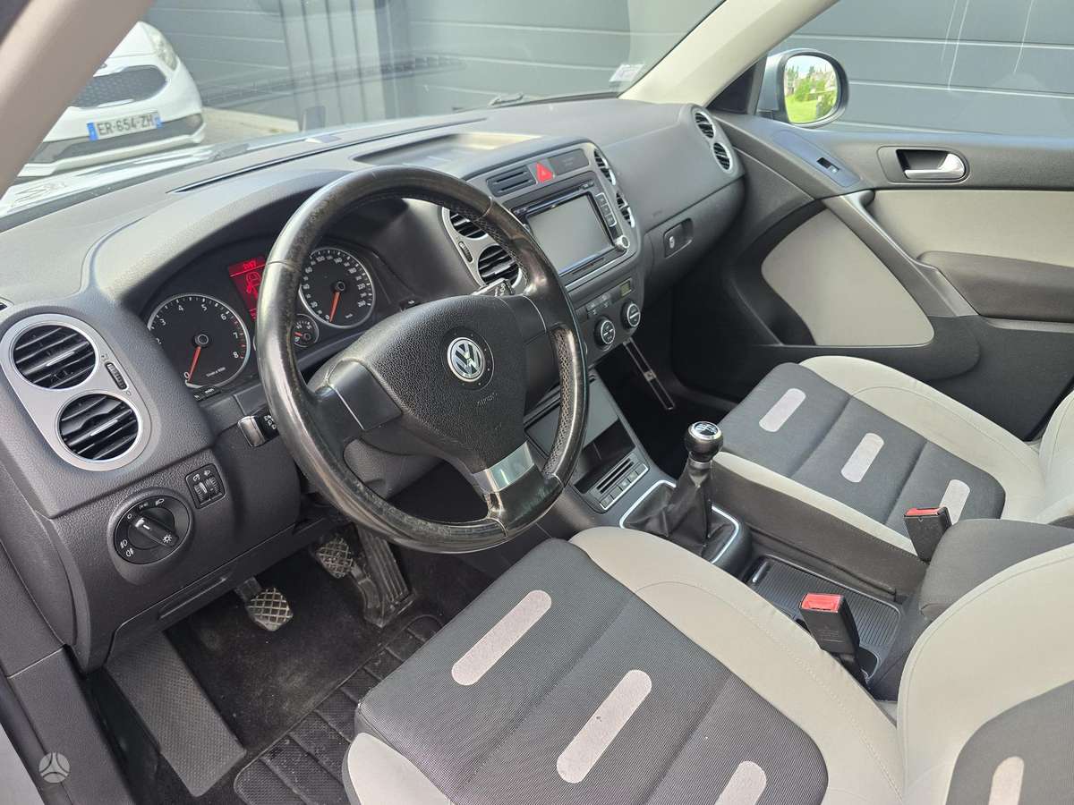 Volkswagen Tiguan - 12