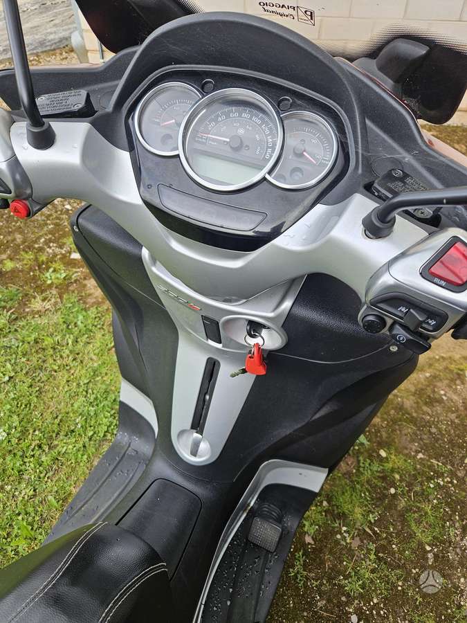 Piaggio MP3 300cc, scooters / mopeds