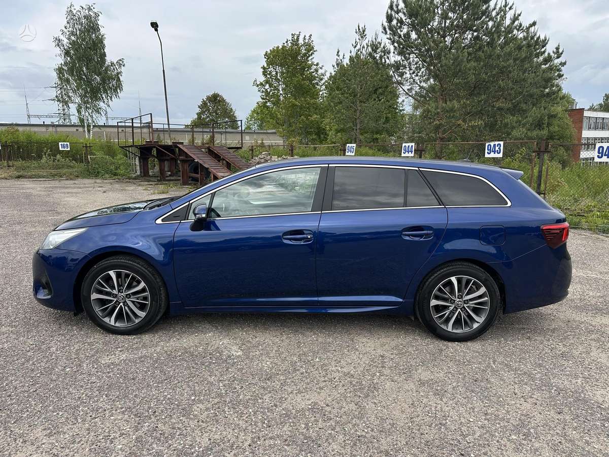 Toyota Avensis - 8