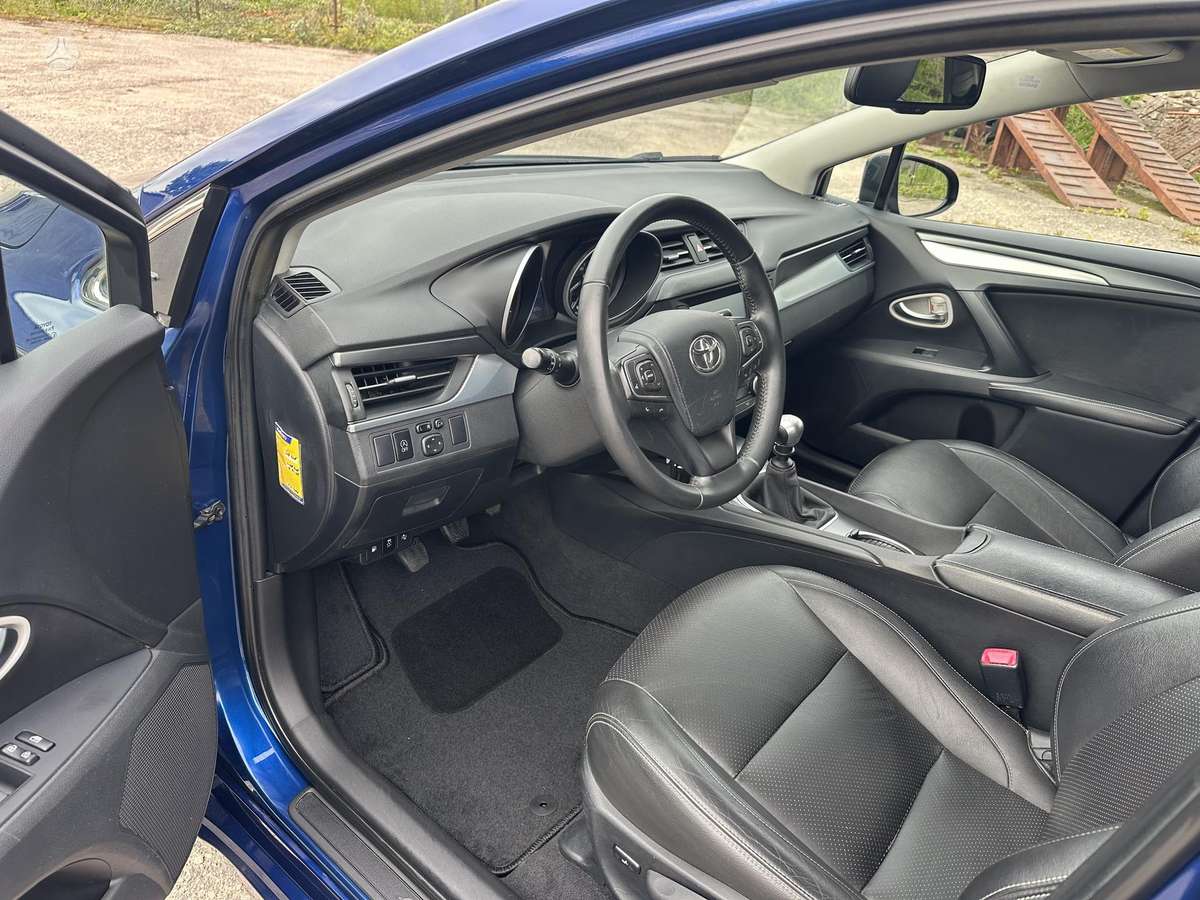 Toyota Avensis - 10
