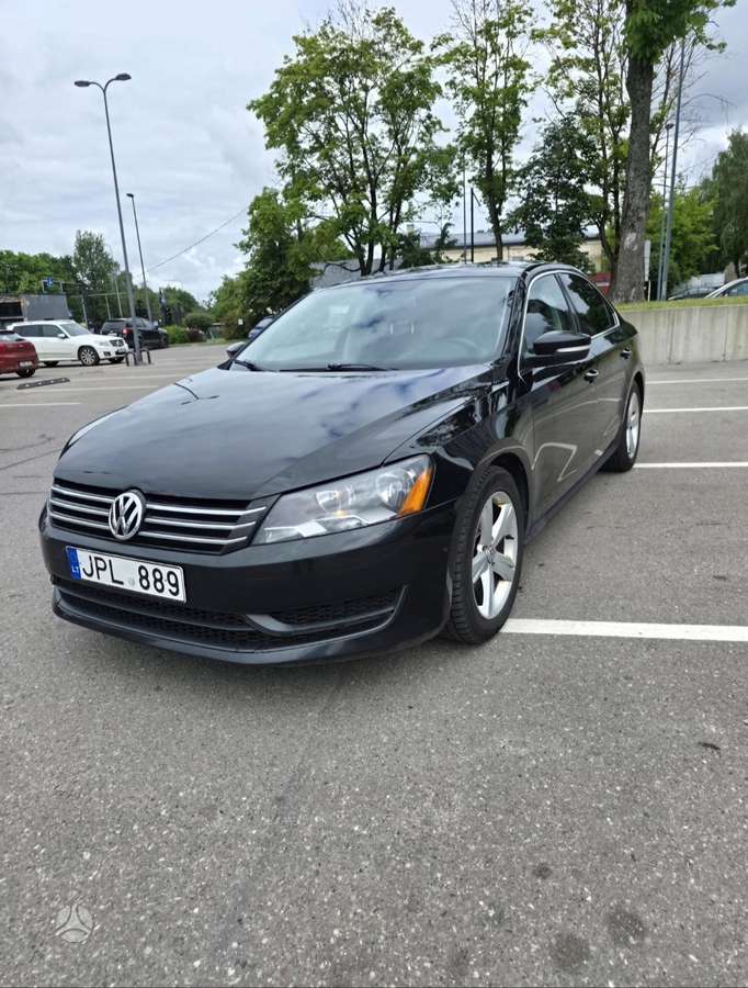 Volkswagen Passat - 1