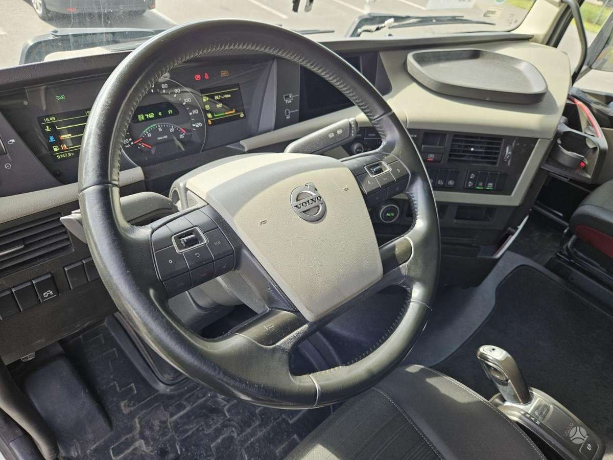 Volvo FH500 XL MEGA, double sleeper