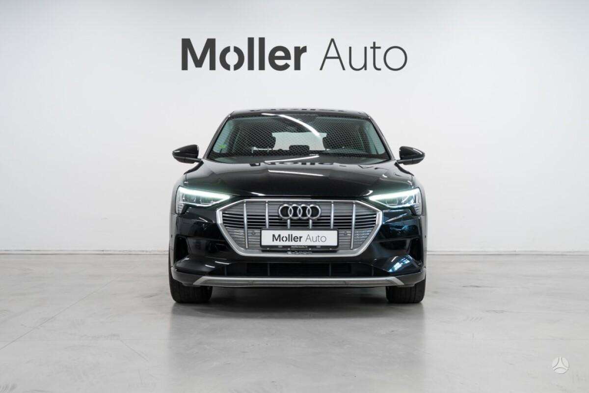 Audi e-tron, off-road / crossover