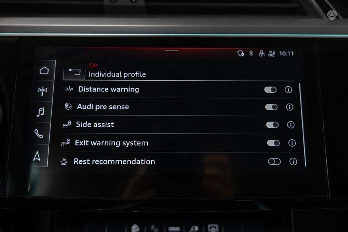 Audi e-tron, off-road / crossover