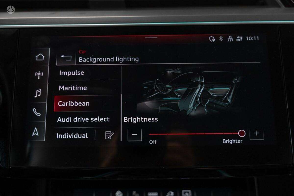 Audi e-tron, off-road / crossover