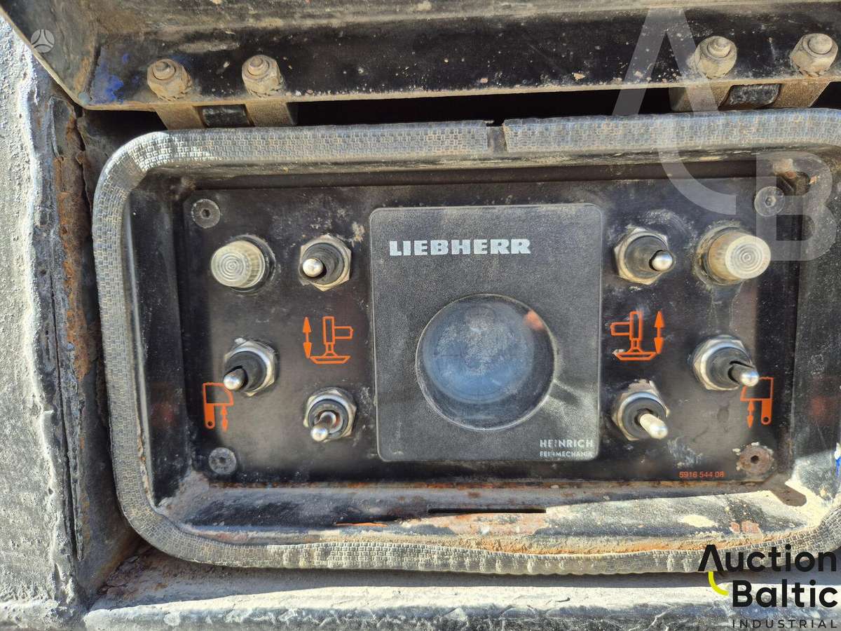 Liebherr UTM 526, kranai