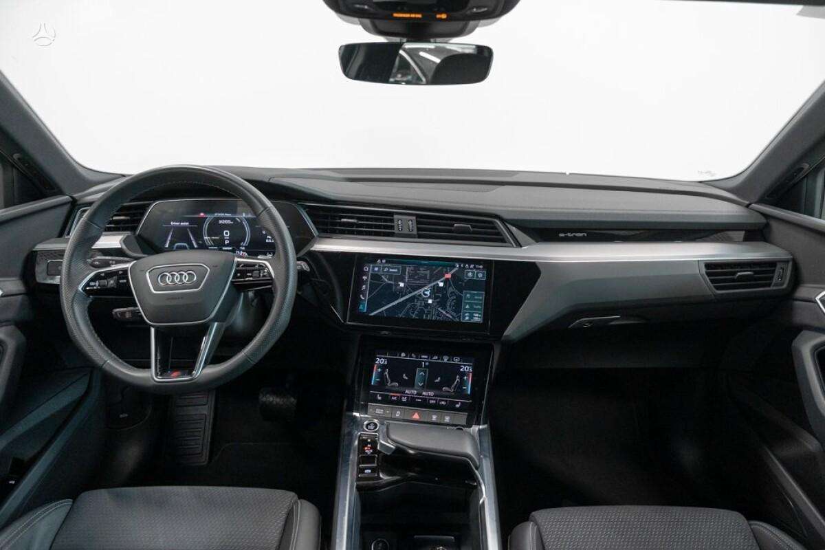 Audi e-tron, off-road / crossover