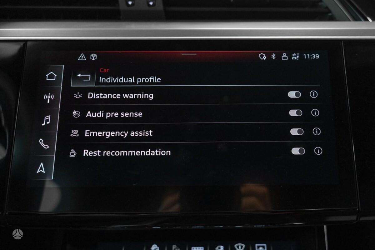 Audi e-tron, off-road / crossover