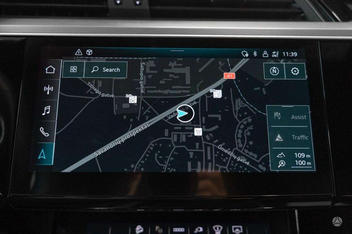 Audi e-tron, off-road / crossover