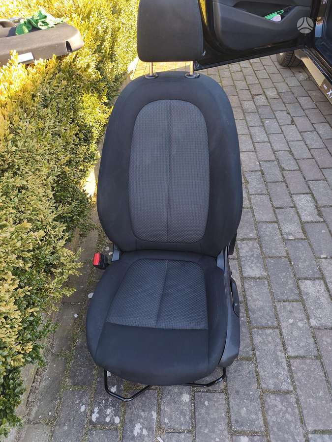 BMW X1 durų apmušalai, sėdynės