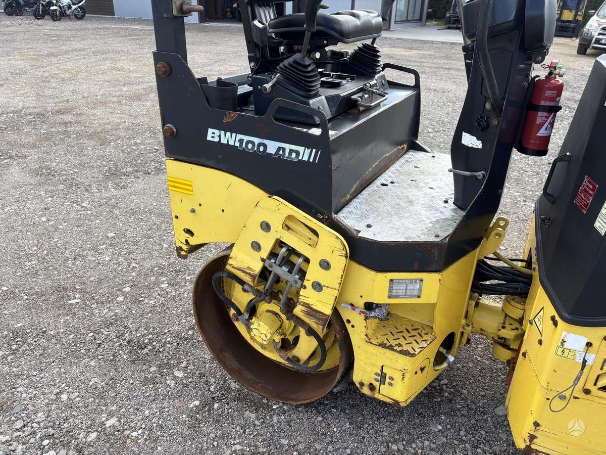Bomag BW100AD, vibrator / compactor