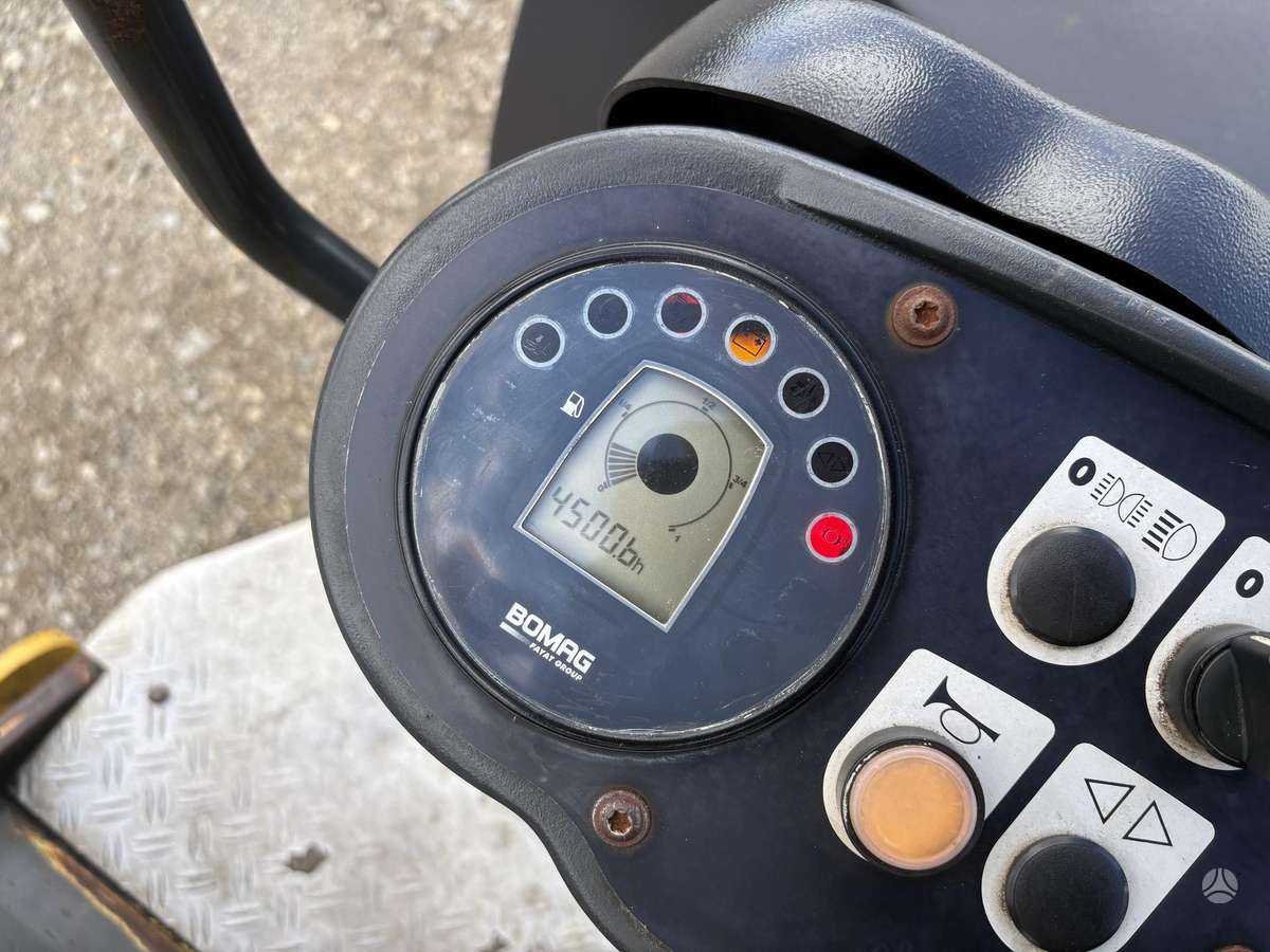 Bomag BW100AD, vibrator / compactor