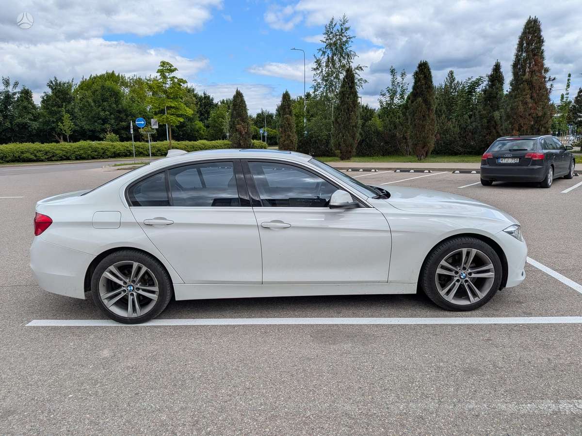 BMW 330, 2.0 l., Седан