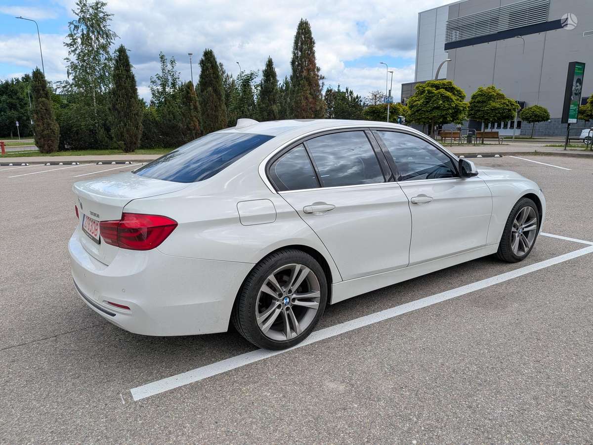 BMW 330, 2.0 l., Седан