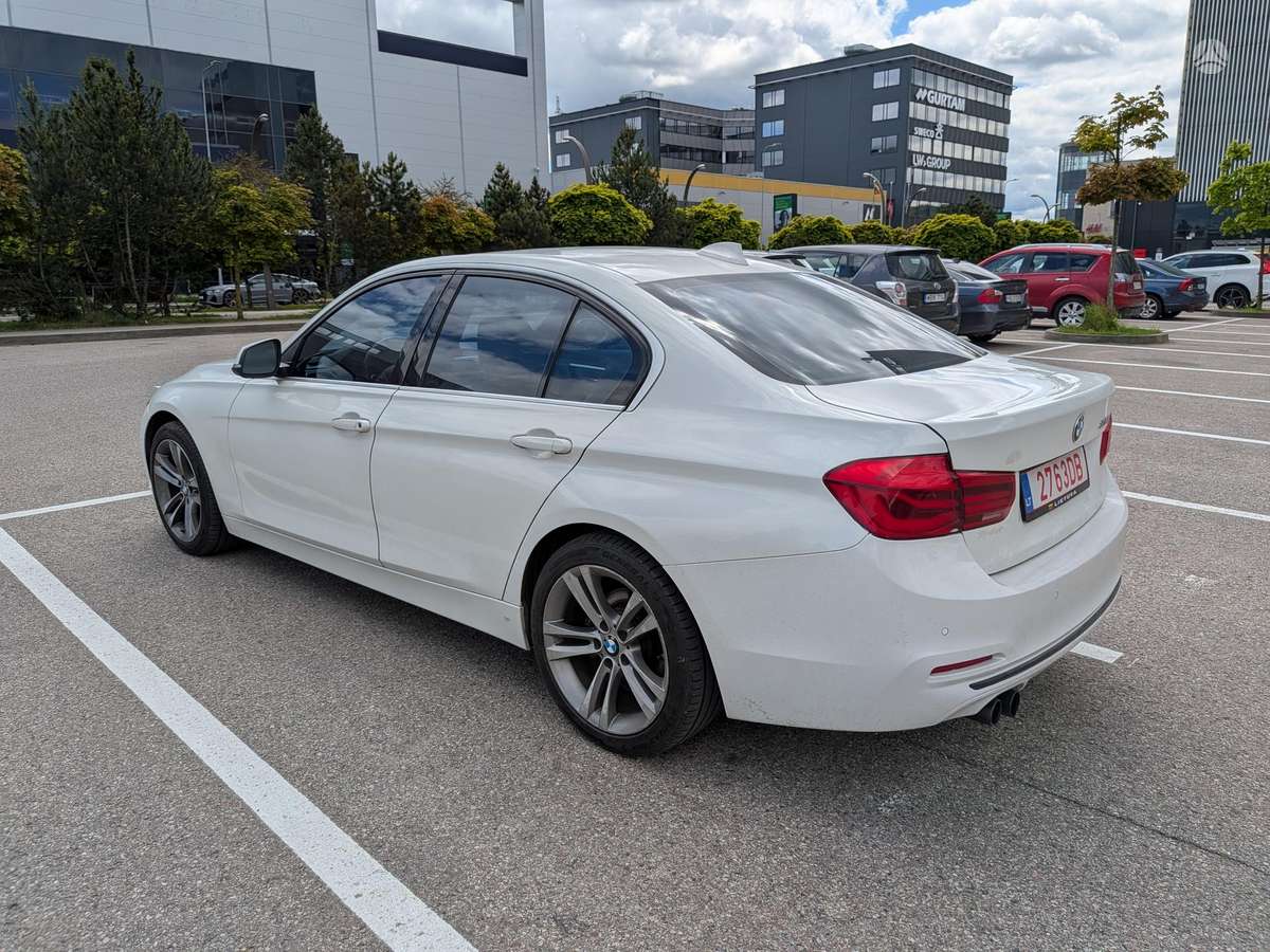 BMW 330, 2.0 l., Седан