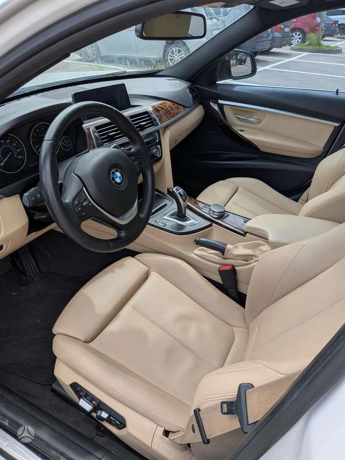BMW 330, 2.0 l., Седан