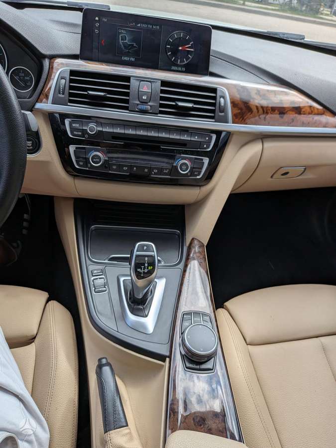 BMW 330, 2.0 l., Седан