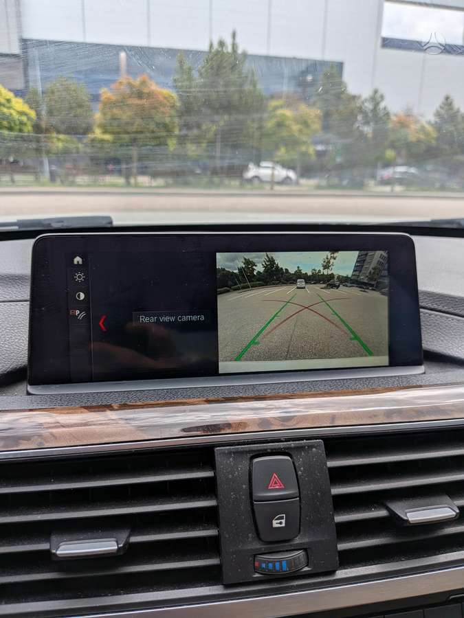 BMW 330, 2.0 l., Седан