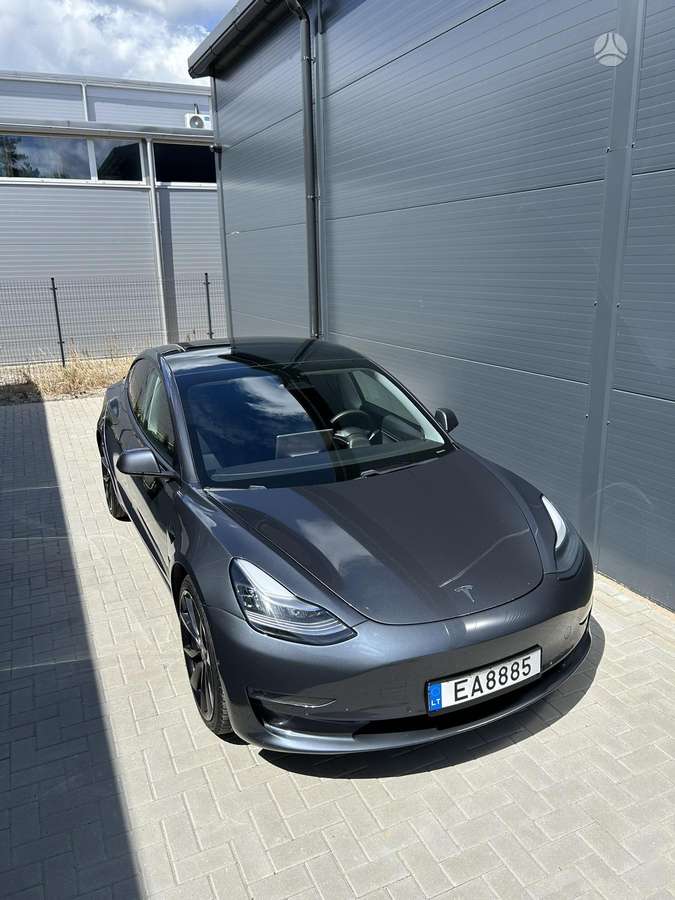 Tesla Model 3 - 4