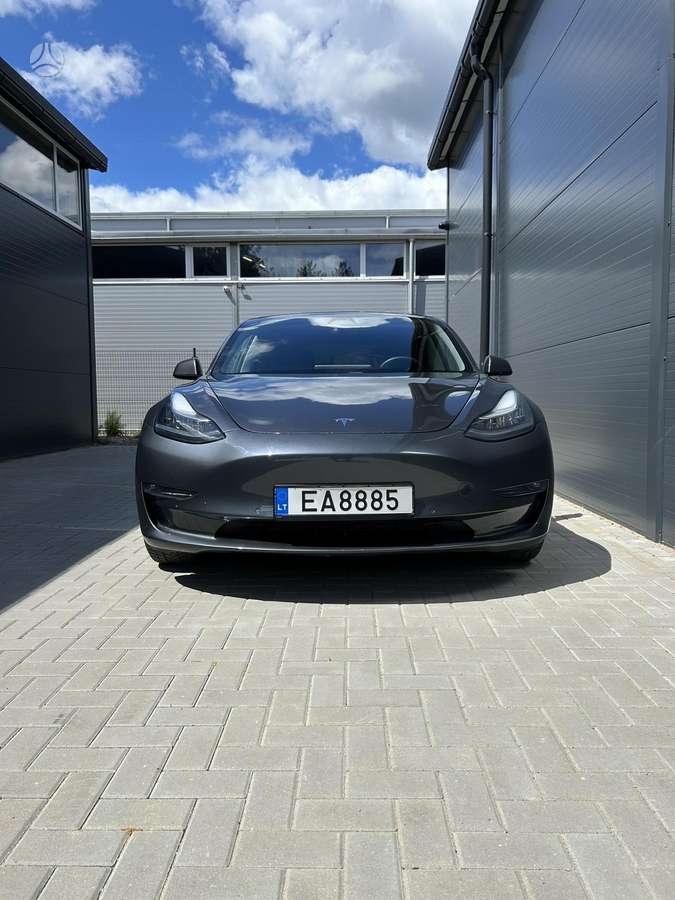 Tesla Model 3 - 5