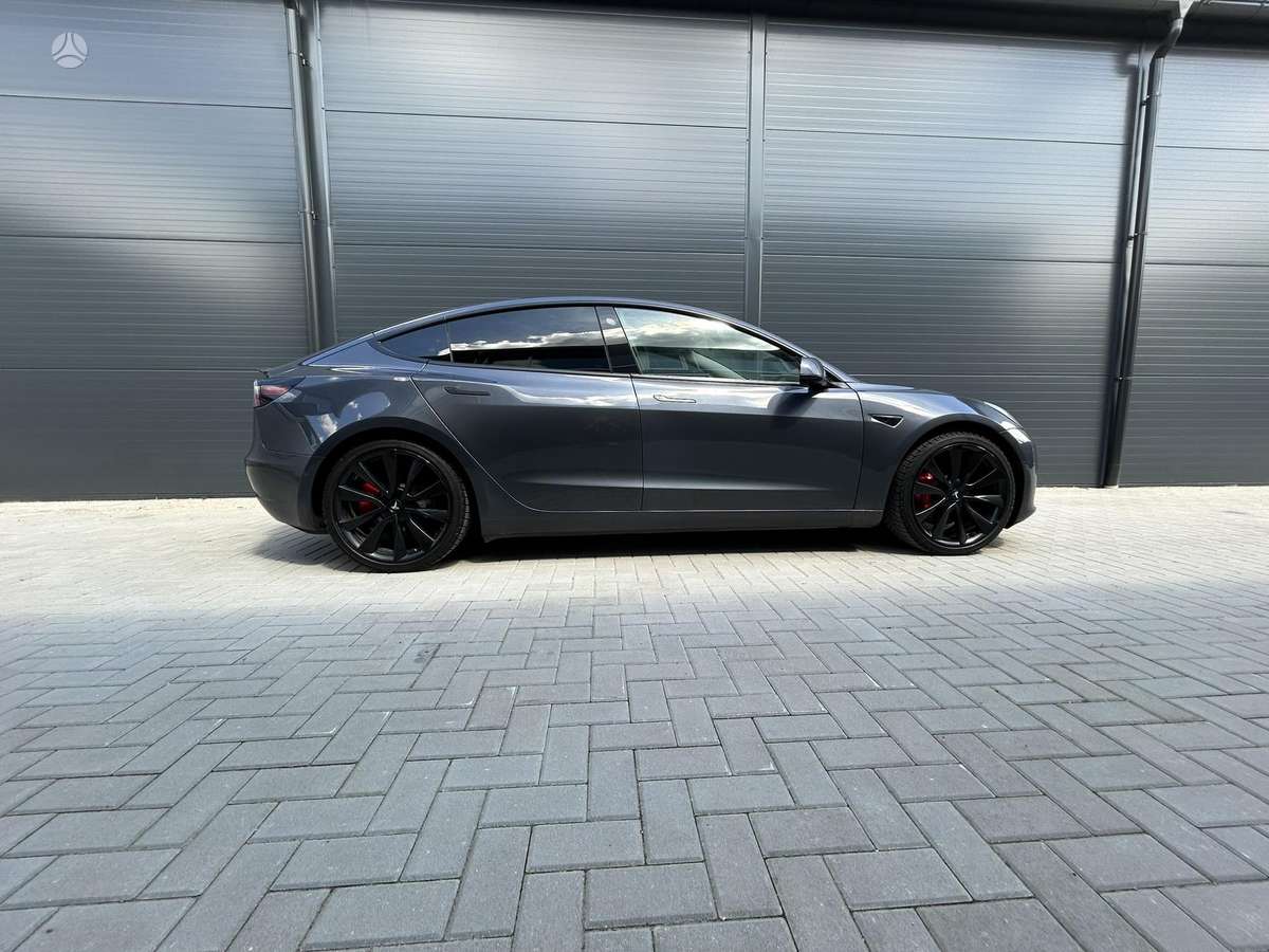 Tesla Model 3 - 8