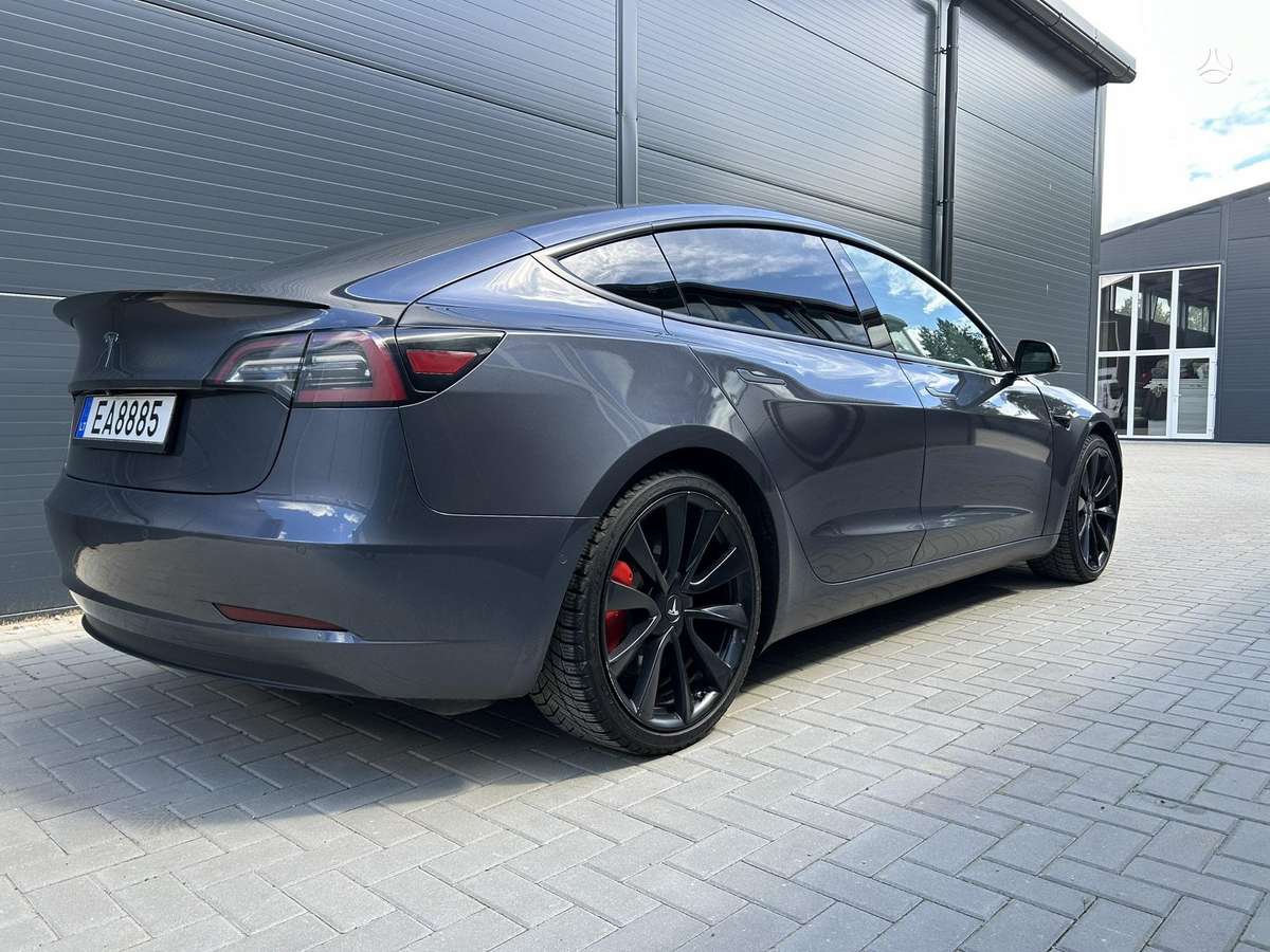 Tesla Model 3 - 3