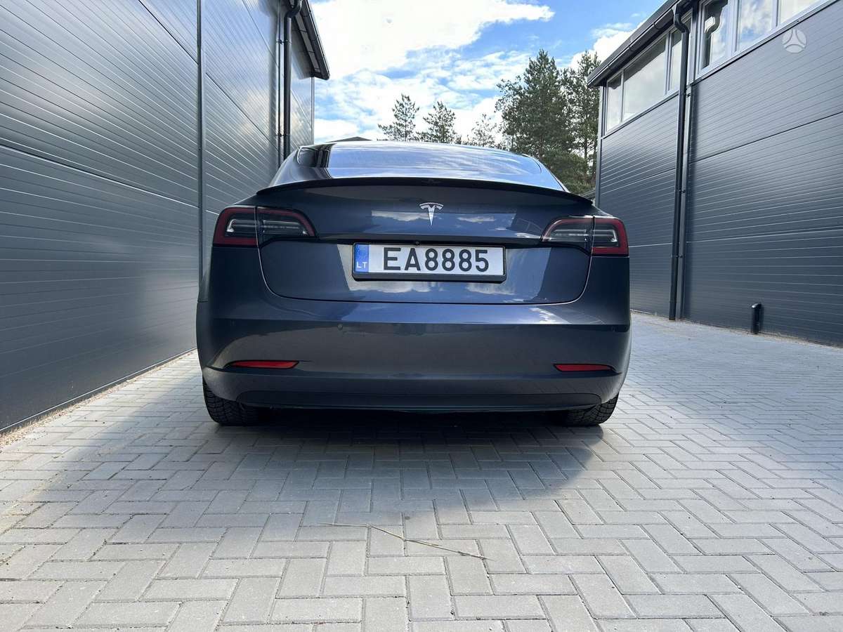 Tesla Model 3 - 9