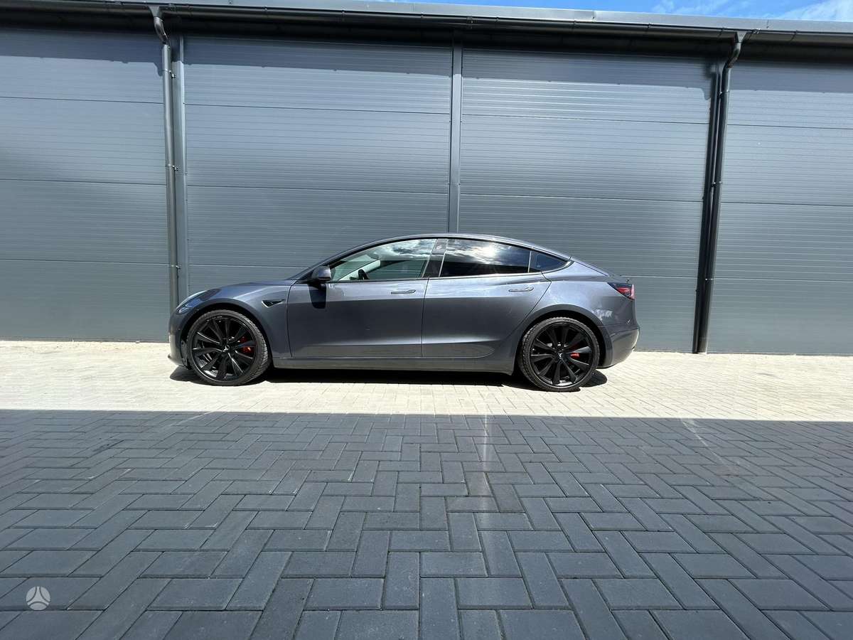 Tesla Model 3 - 11