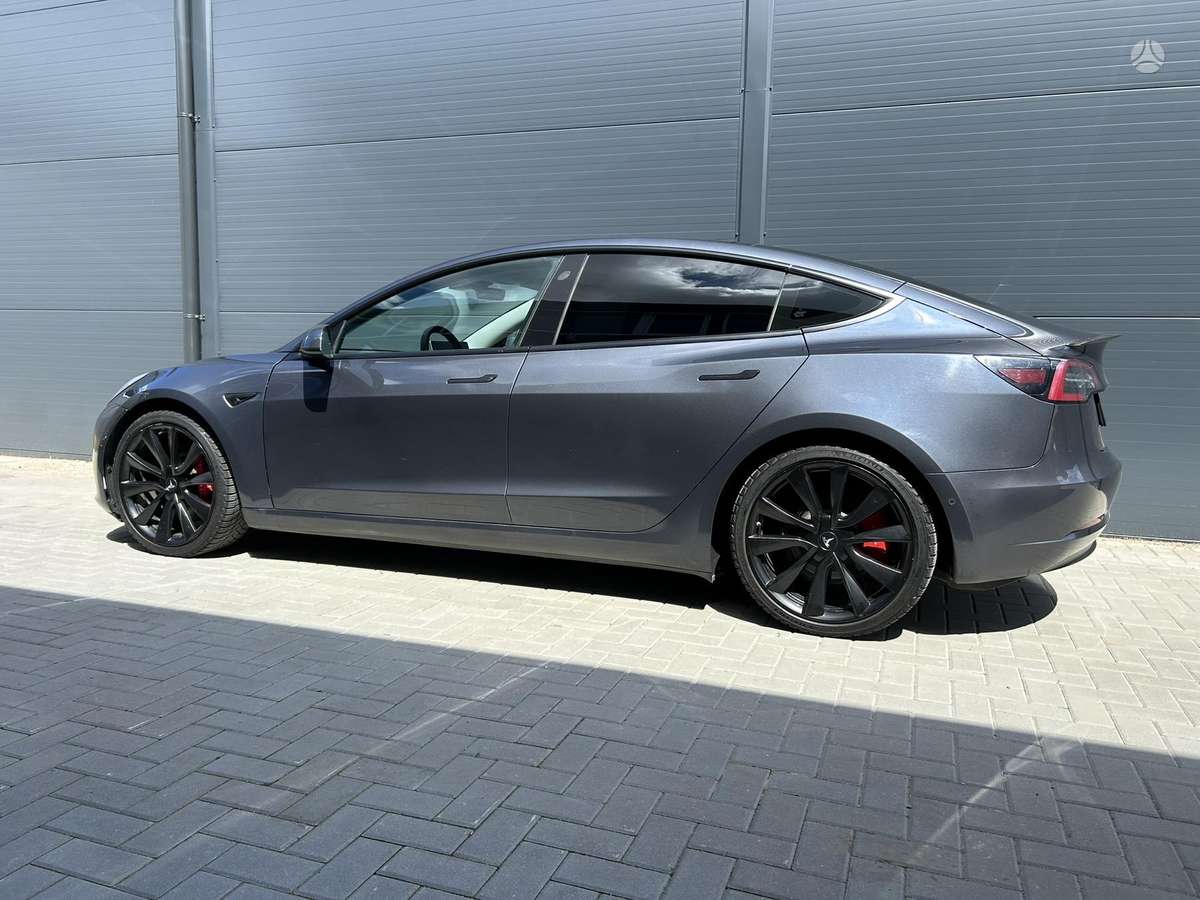 Tesla Model 3 - 12