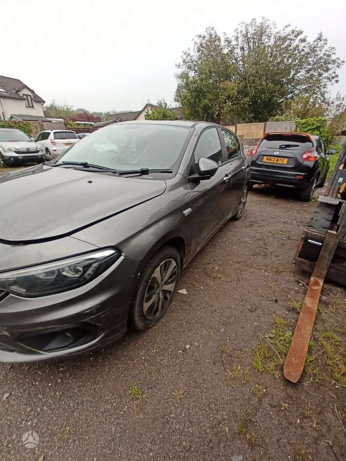 Fiat Tipo dalimis. Spalvos kodas 695